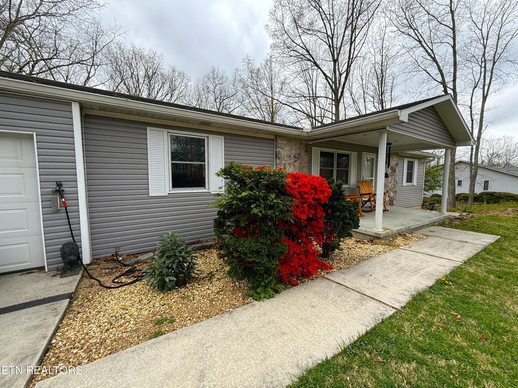 Photo of 312 Lakeview Drive, Crossville, TN 38558 (MLS # 1335649)