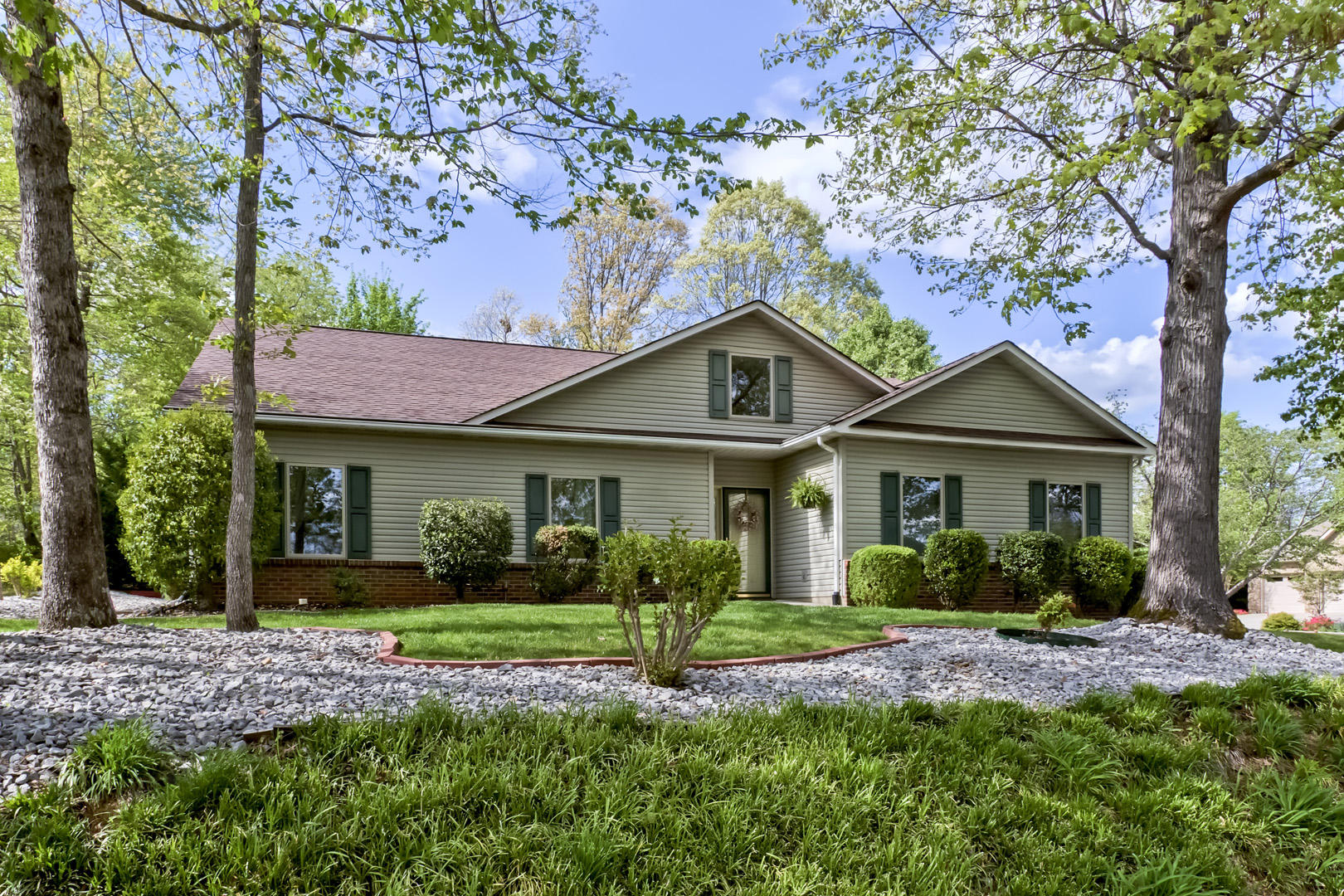 Photo 1 of 27 — 122 Oohleeno Way, Loudon, TN 37774