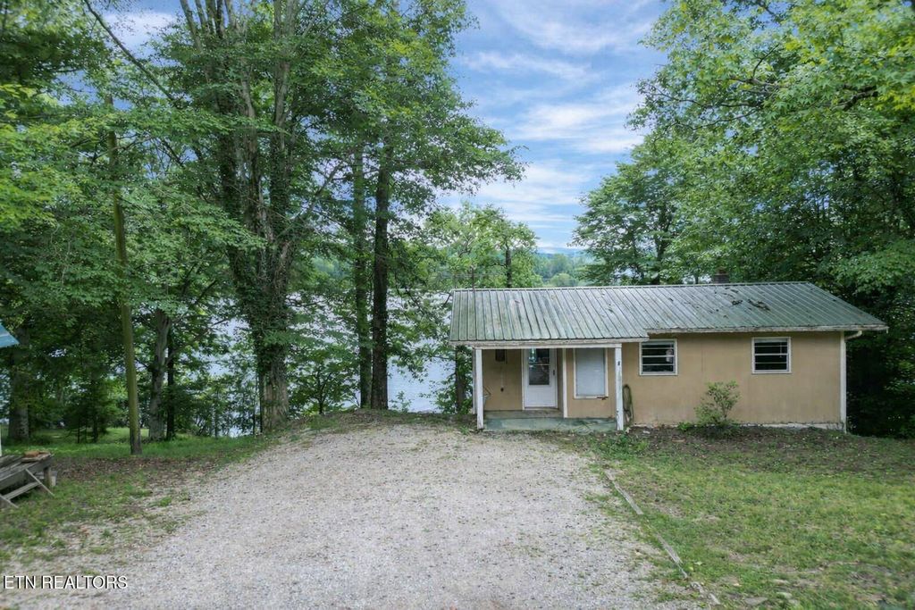 Photo of 440 Swan Pond Cir Rd, Harriman, TN 37748 (MLS # 1345410)