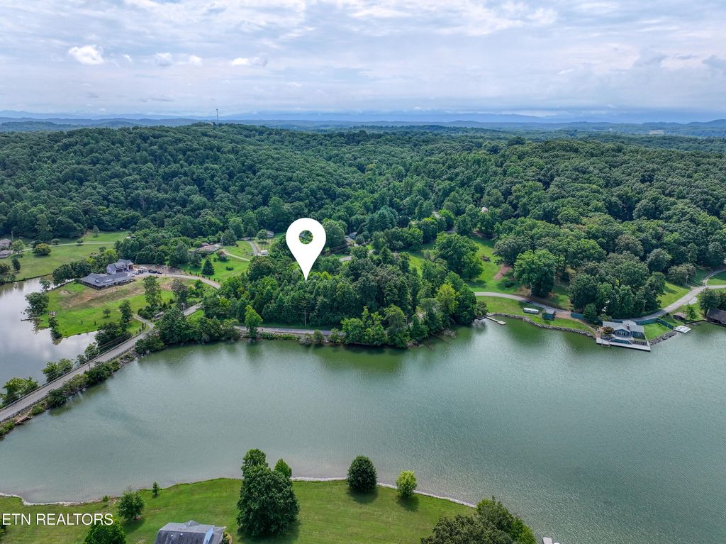 Photo of 5980 Lakeside Drive, Lenoir City, TN 37772 (MLS # 1311176)