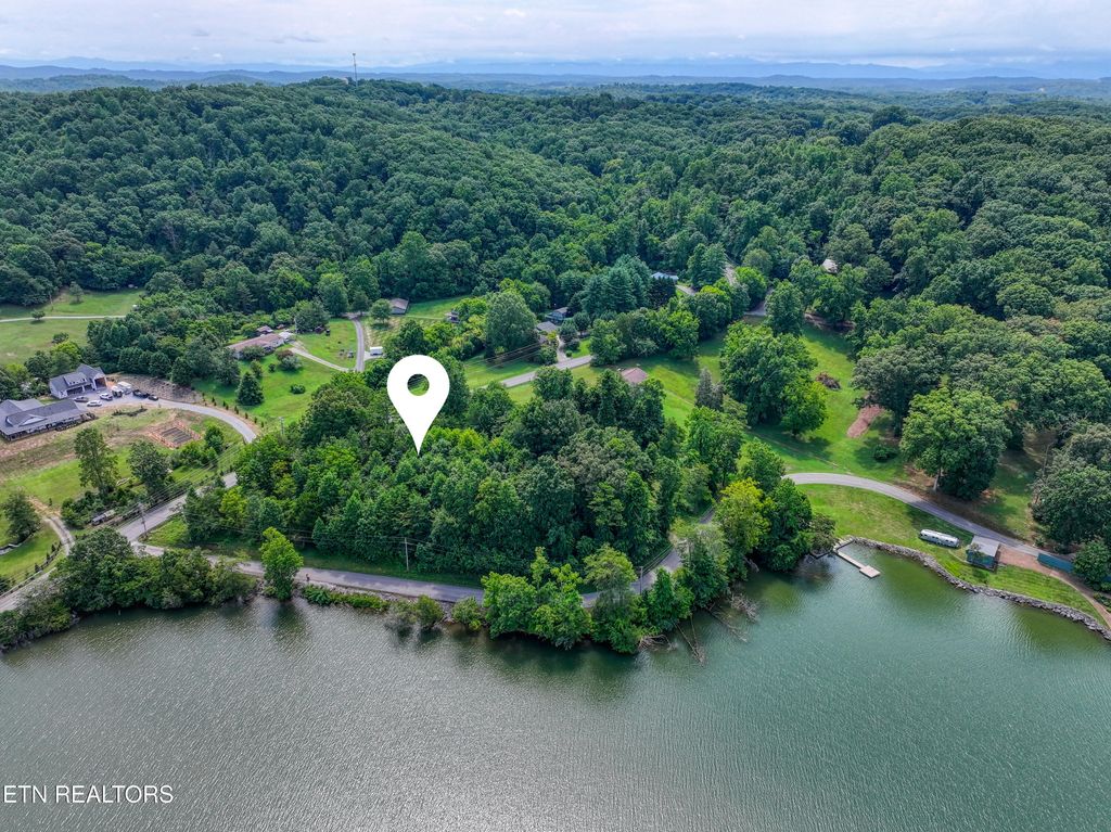 Photo of 5980 Lakeside Drive, Lenoir City, TN 37772 (MLS # 1311176)
