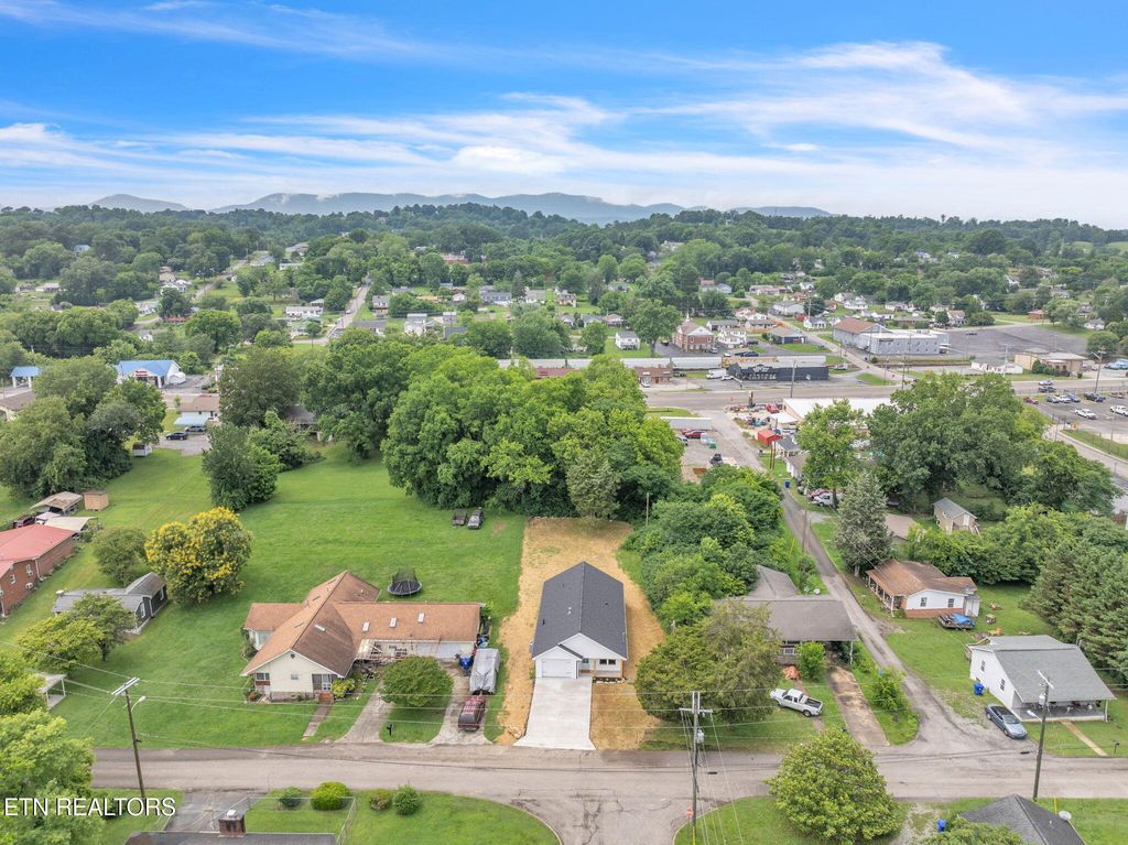 Photo of 814 Hendrickson St, Clinton, TN 37716 (MLS # 1306149)