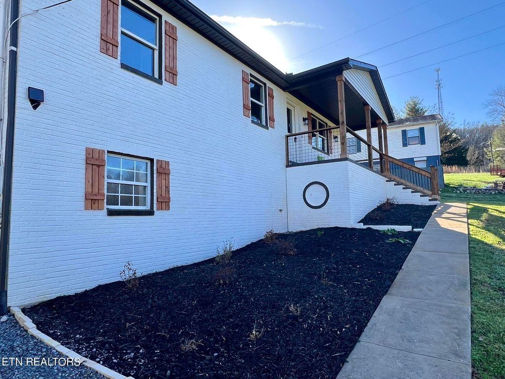 Photo of 359 Academy Drive, Friendsville, TN 37737 (MLS # 1255249)