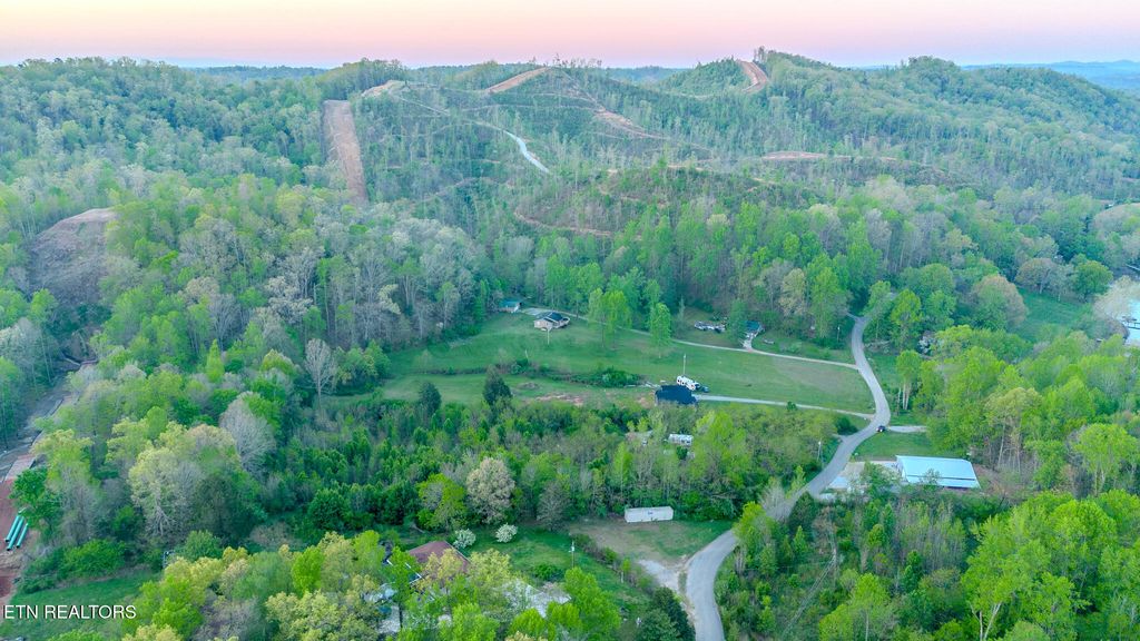 Photo of 147 Lancer Rd, Harriman, TN 37748 (MLS # 1336558)