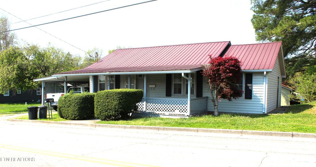 Photo of 906 Cannon Ave, Sweetwater, TN 37874 (MLS # 1335794)