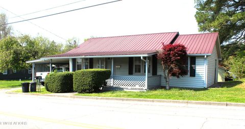 Photo of 906 Cannon Ave, Sweetwater, TN 37874 (MLS # 1335794)
