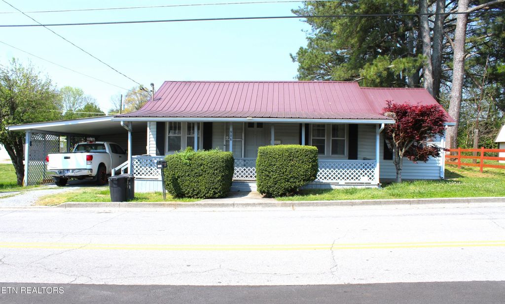 Photo of 906 Cannon Ave, Sweetwater, TN 37874 (MLS # 1335794)