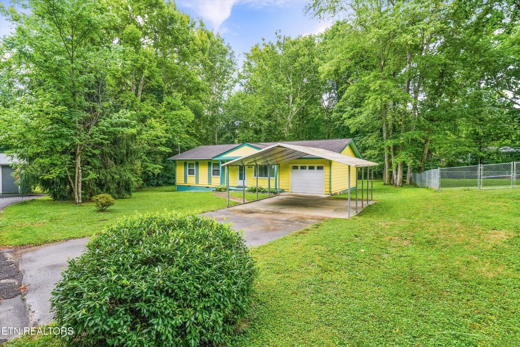 Photo of 453 Oliver Drive, Oliver Springs, TN 37840 (MLS # 1345302)