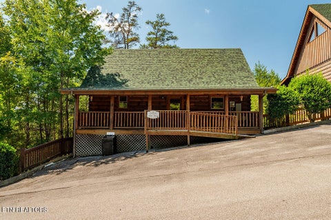 Photo of 2040 Cougar Crossing Way, Sevierville, TN 37862 (MLS # 1356228)