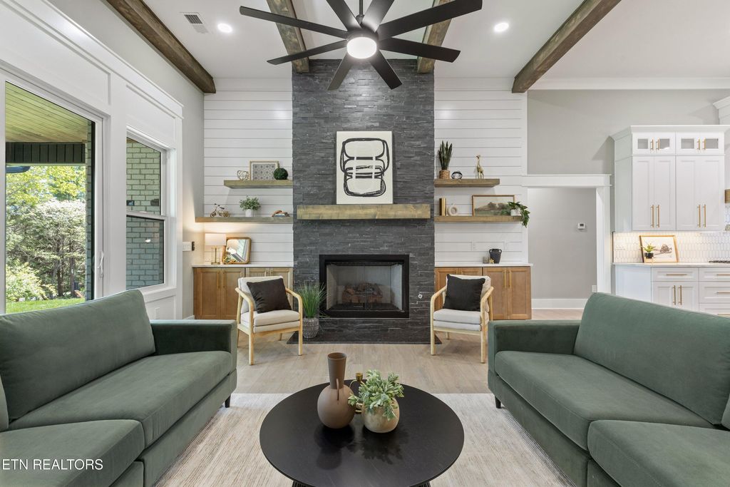 Photo of 404 Elokwa Place, Loudon, TN 37774 (MLS # 1318935)