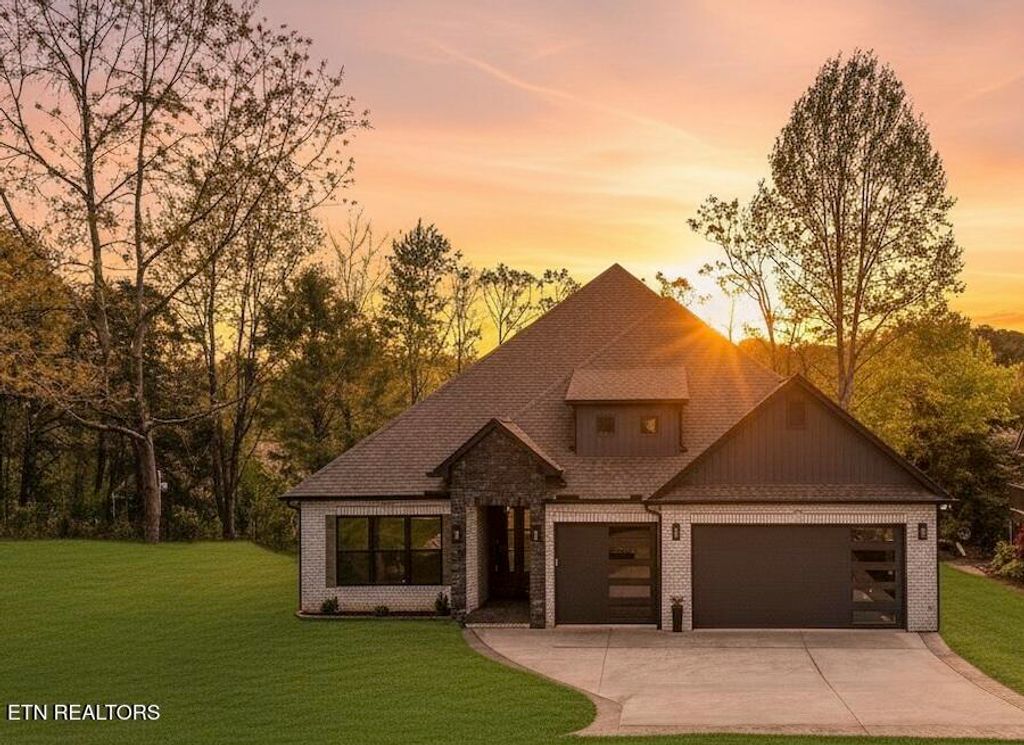 Photo of 404 Elokwa Place, Loudon, TN 37774 (MLS # 1318935)