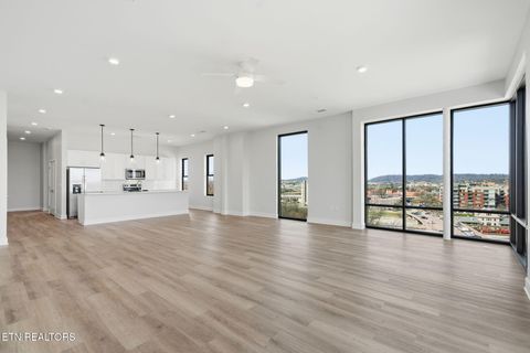 Photo of 327 W Summit Hill Drive #600, Knoxville, TN 37902 (MLS # 1300226)
