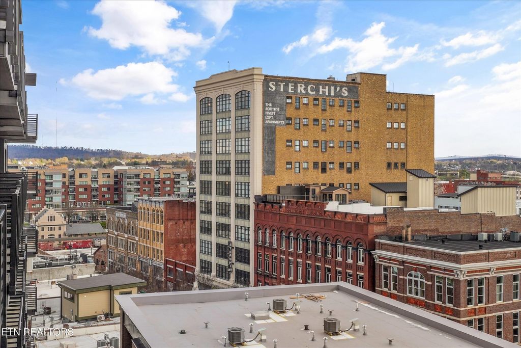 Photo of 327 W Summit Hill Drive #600, Knoxville, TN 37902 (MLS # 1300226)