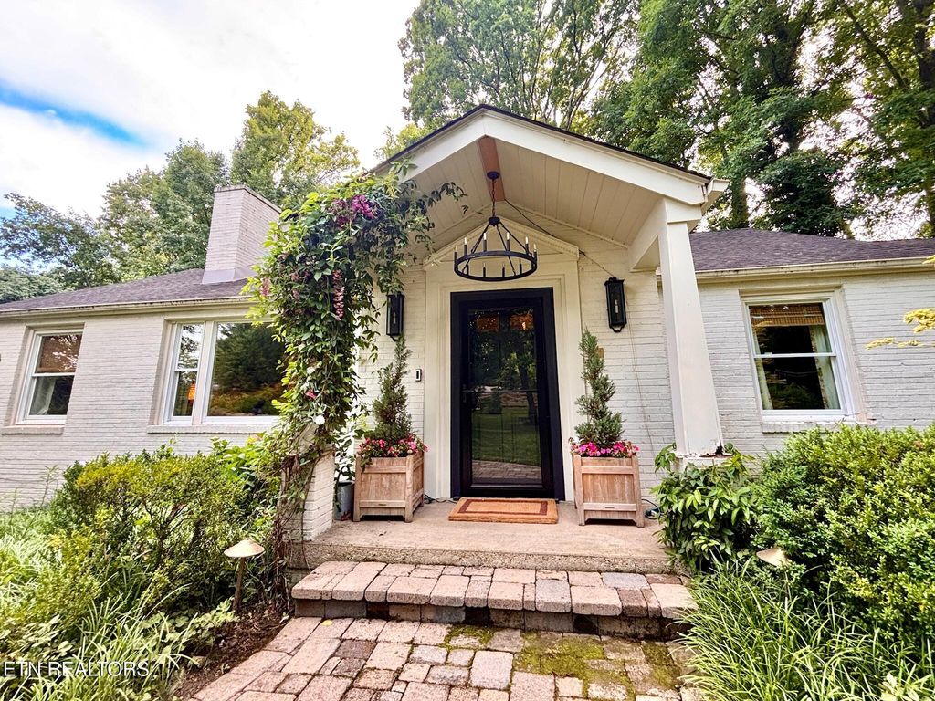 Photo of 3530 Iskagna Drive, Knoxville, TN 37919 (MLS # 1343783)