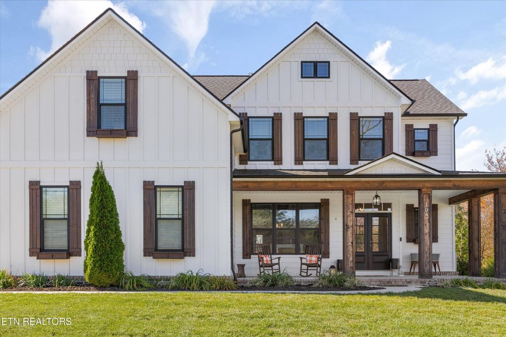 Photo of 104 Forest Creek Pkwy, Oak Ridge, TN 37830 (MLS # 1327117)