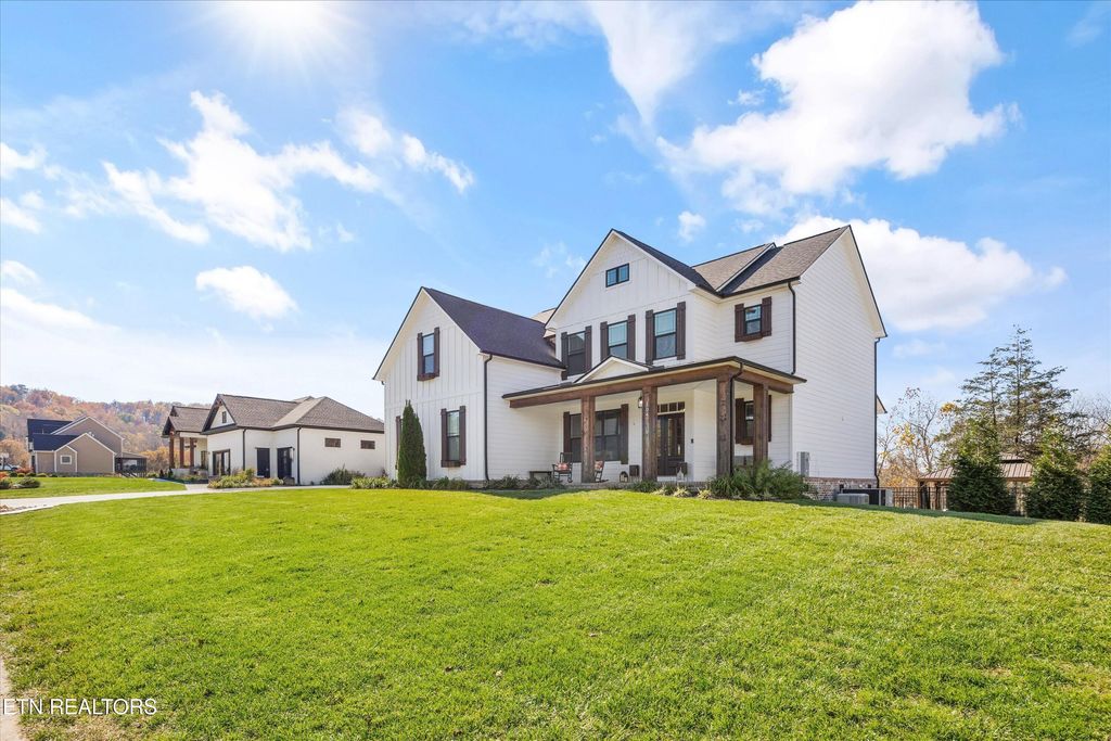 Photo of 104 Forest Creek Pkwy, Oak Ridge, TN 37830 (MLS # 1327117)