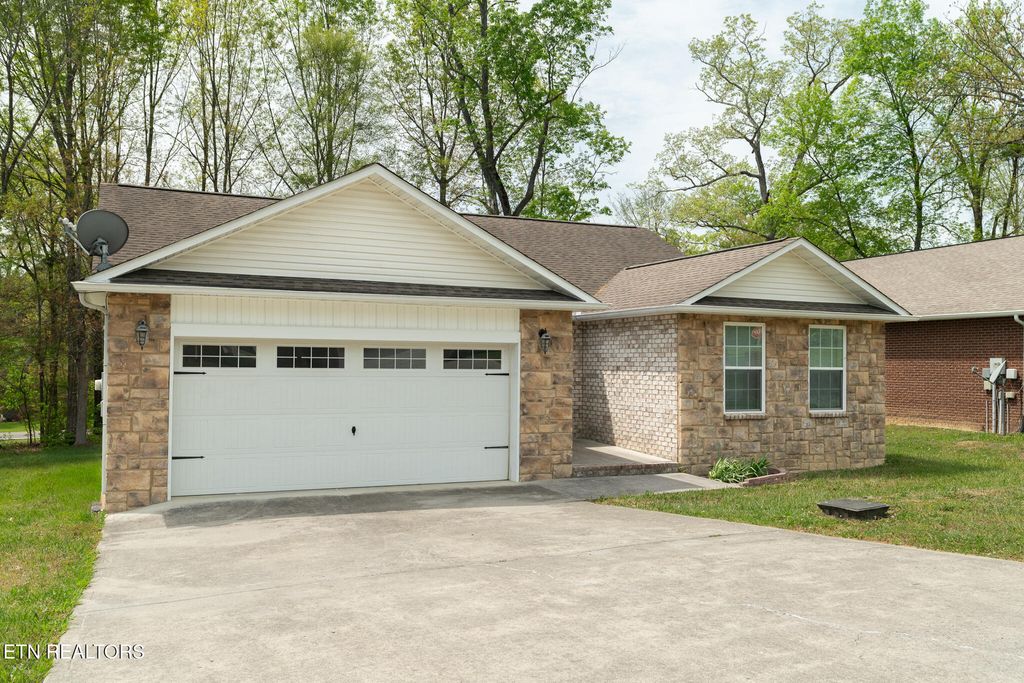 Photo of 306 Joshua Landing Court, Seymour, TN 37865 (MLS # 1336957)
