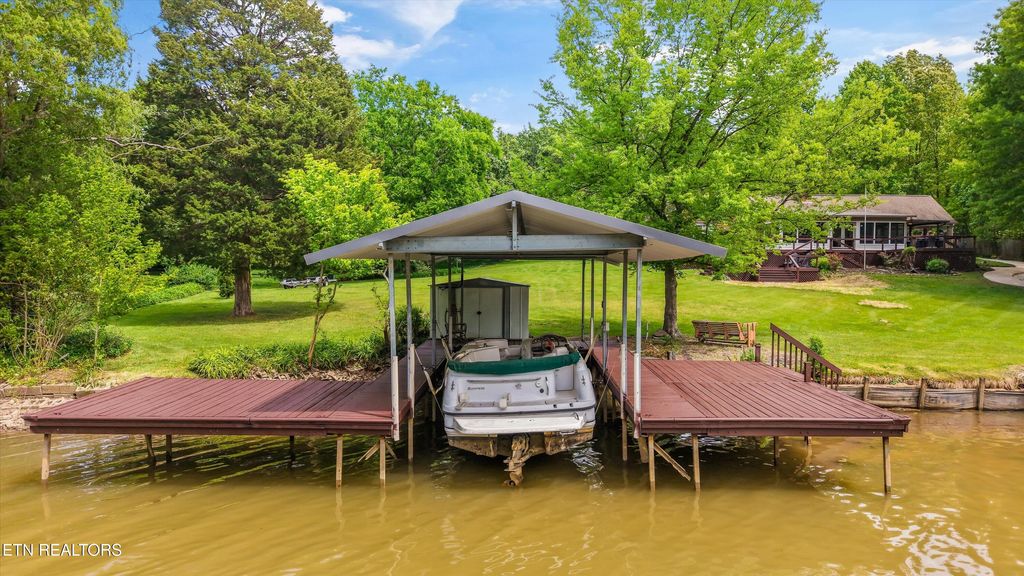 Photo of 3425 N Cove Drive, Louisville, TN 37777 (MLS # 1339047)