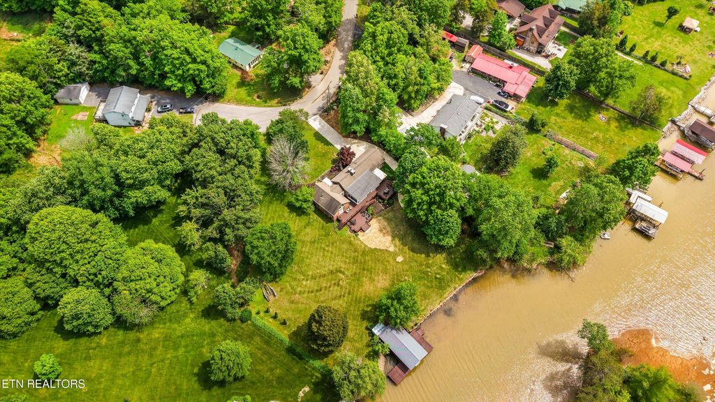Photo of 3425 N Cove Drive, Louisville, TN 37777 (MLS # 1339047)