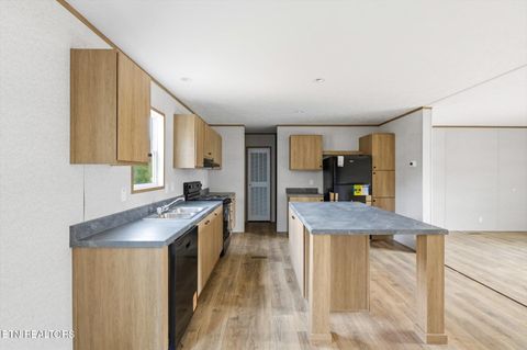 Tiny photo for 402 Tedder Street St, Rockwood, TN 37854 (MLS # 1323989)