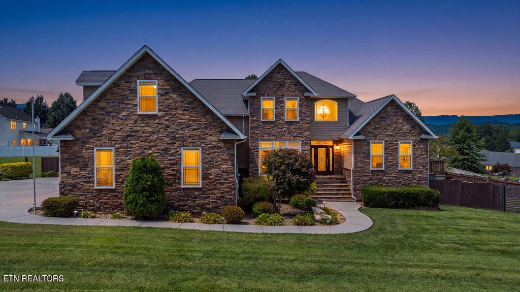 Photo of 409 Bluff Trace, Jacksboro, TN 37757 (MLS # 1354136)