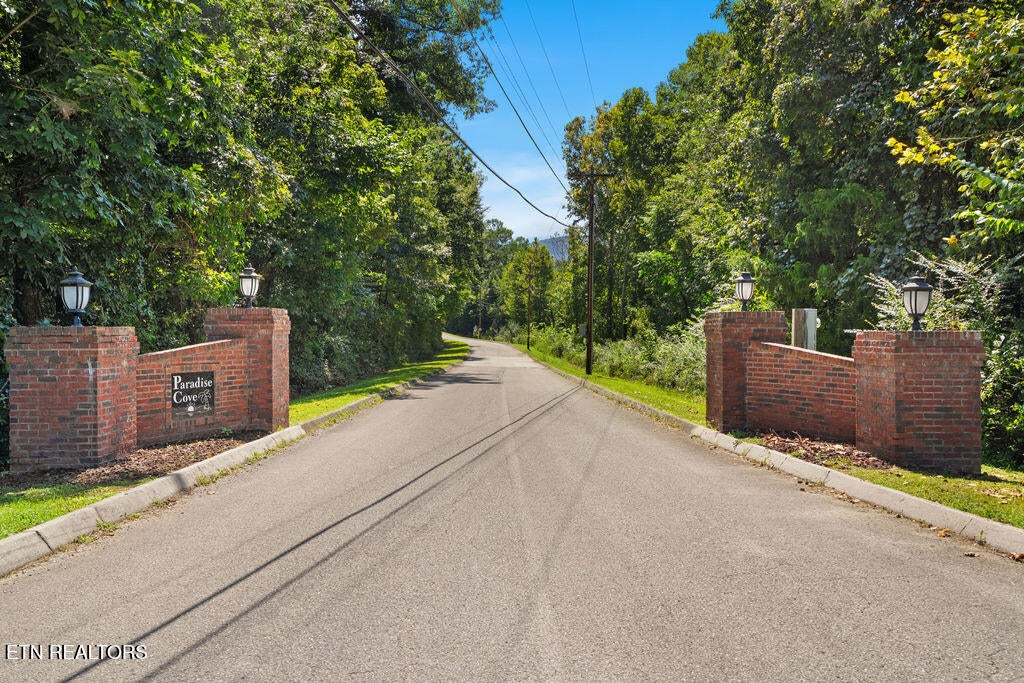 Photo of 409 Bluff Trace, Jacksboro, TN 37757 (MLS # 1354136)