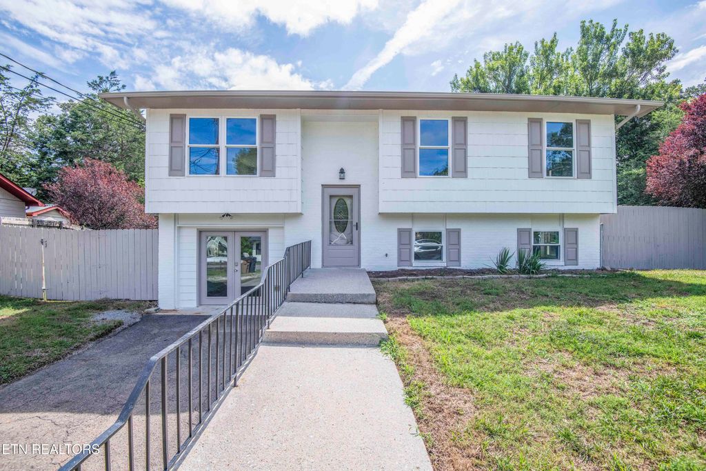 Photo of 6420 Trousdale Rd, Knoxville, TN 37921 (MLS # 1348349)