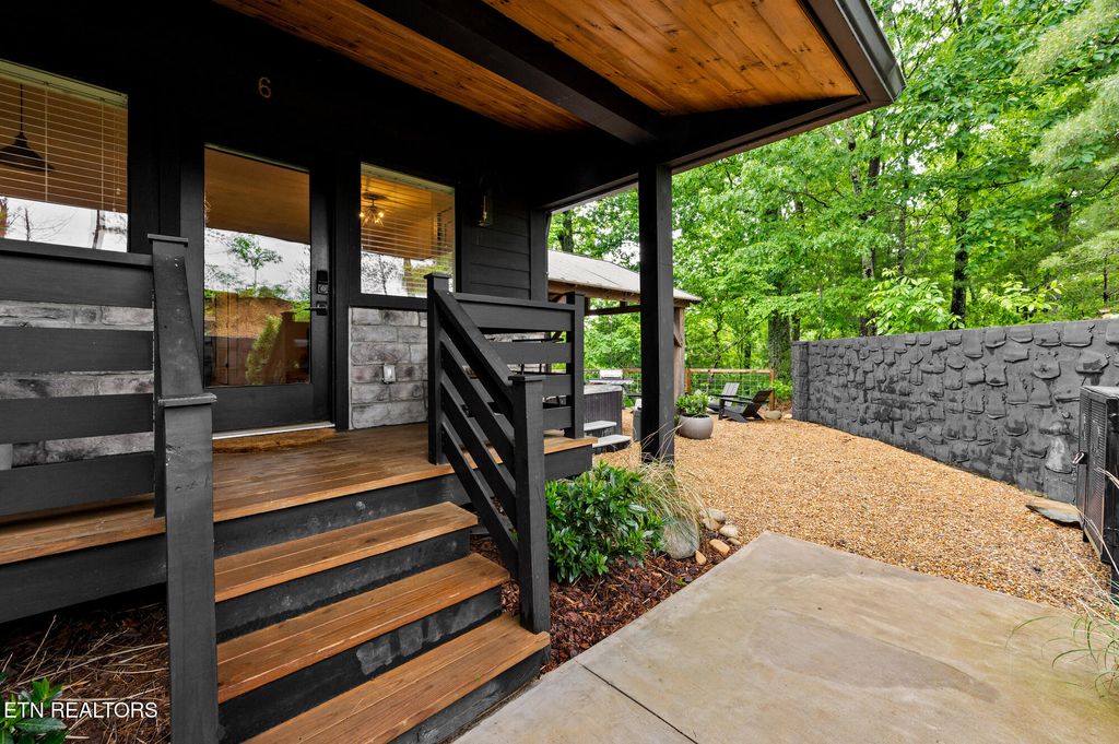 Photo of 4155 Dollys Drive, Sevierville, TN 37876 (MLS # 1327252)