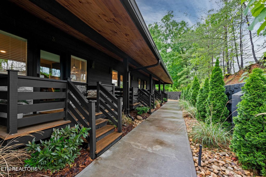 Photo of 4155 Dollys Drive, Sevierville, TN 37876 (MLS # 1327252)