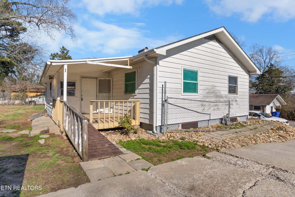 Photo of 102 Glendale Lane, Oak Ridge, TN 37830 (MLS # 1331181)