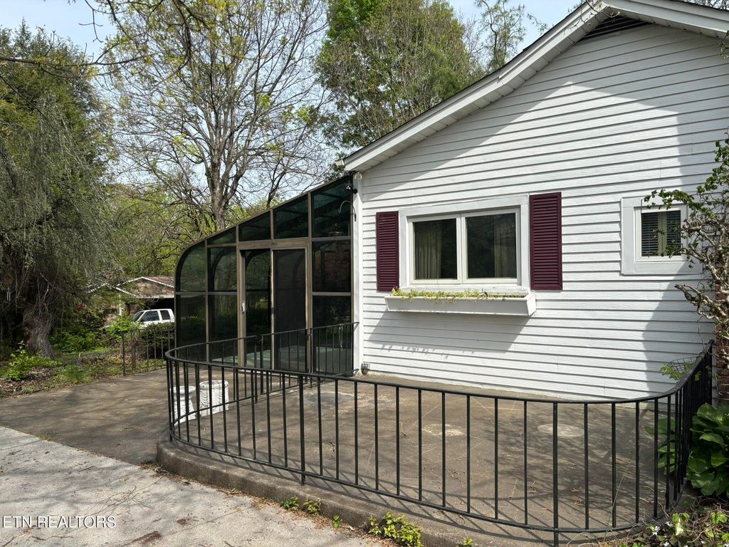 Photo of 6117 Thorn Grove Pike, Knoxville, TN 37914 (MLS # 1336096)