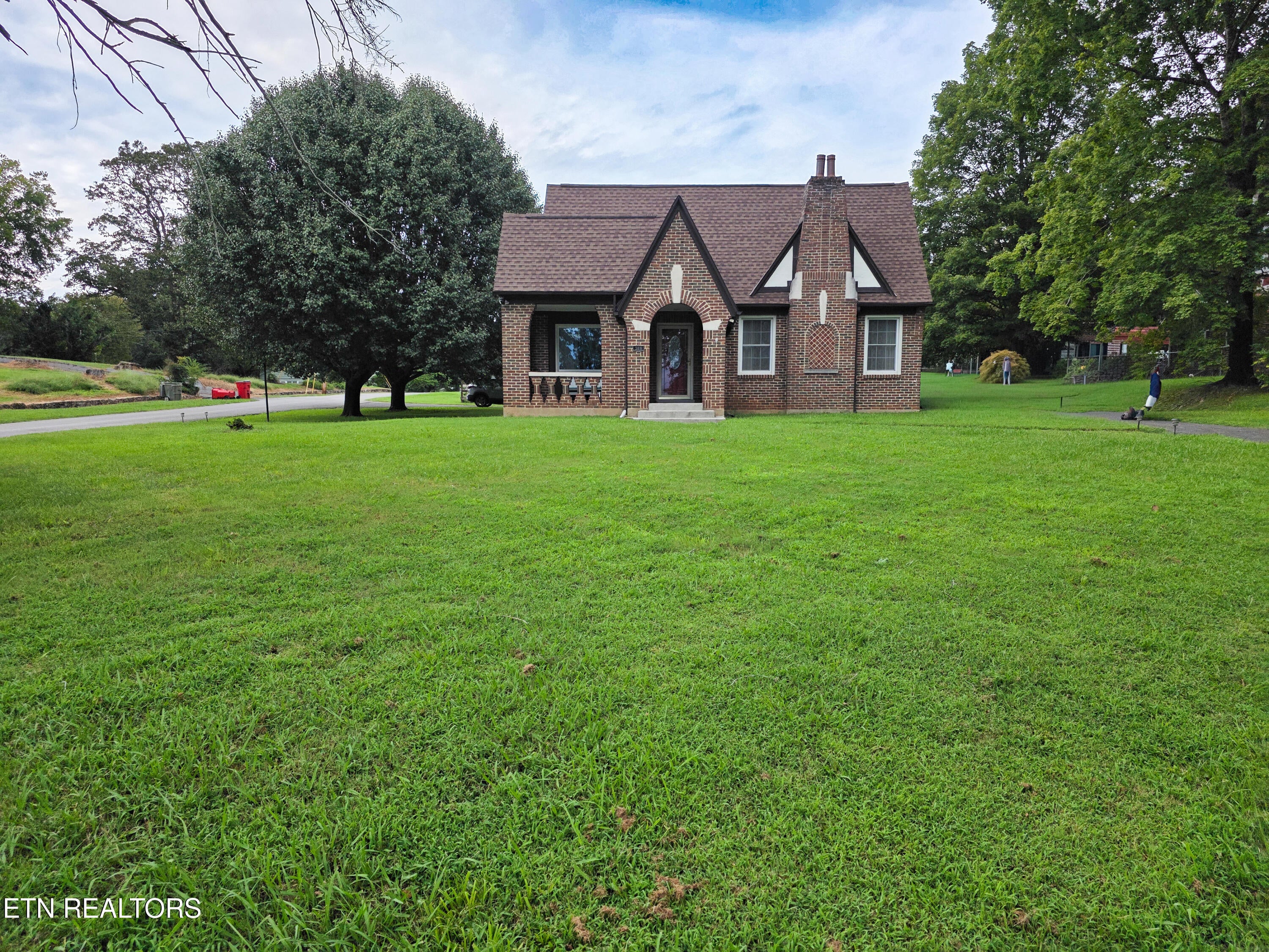 308 Clifton Heights Rd