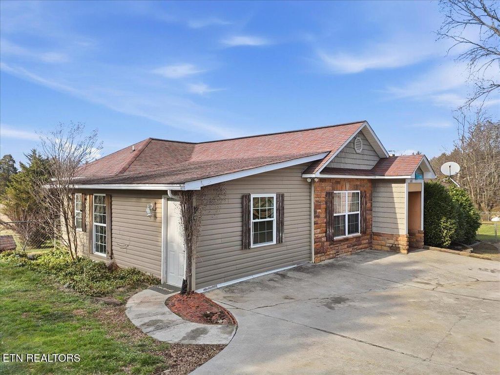 Photo of 168 Corntassel Estates Rd, Vonore, TN 37885 (MLS # 1338921)