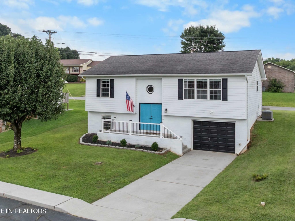 Photo of 1011 Fox Run RUN, Jefferson City, TN 37760 (MLS # 1352047)