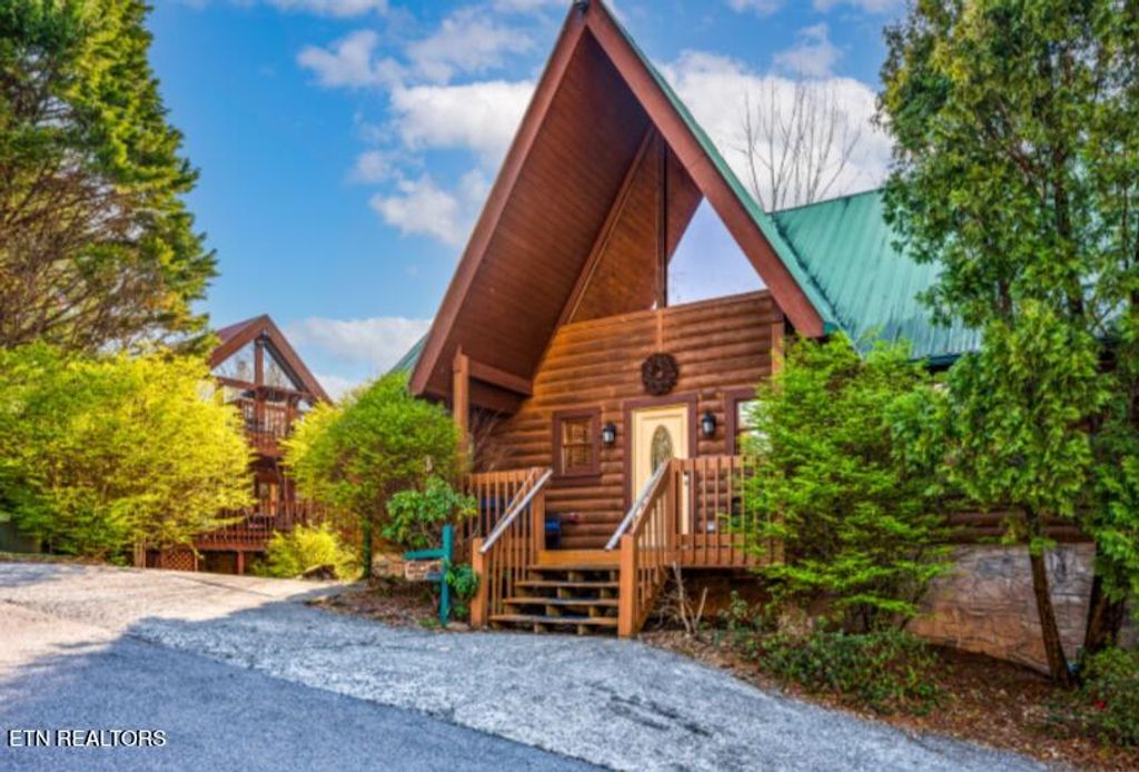 Photo of 315 Brown Wren Way, Gatlinburg, TN 37738 (MLS # 1313041)