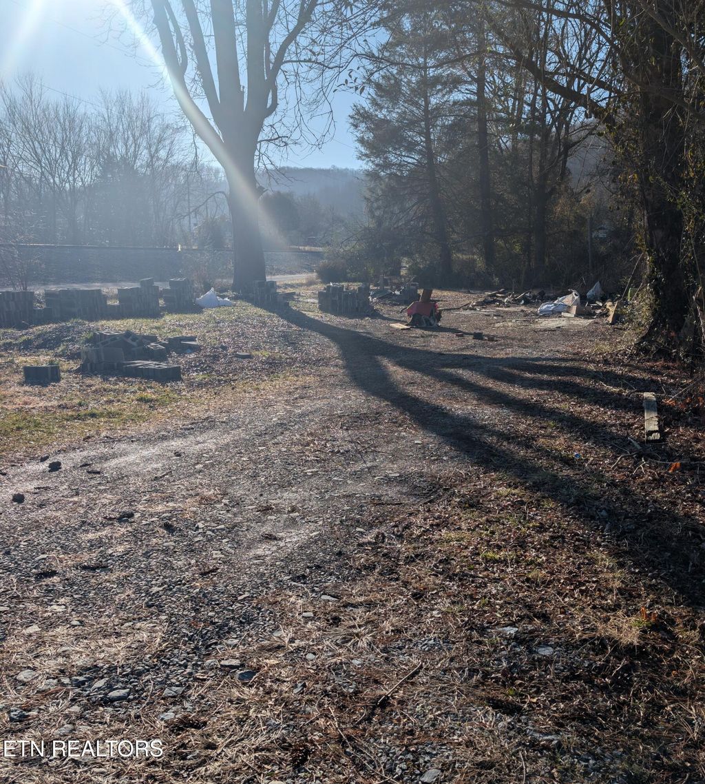 Photo of 2503 Exeter Ave, Middlesboro, KY 40965 (MLS # 1330573)