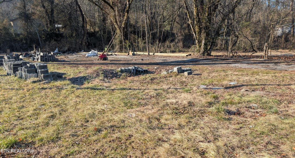 Photo of 2503 Exeter Ave, Middlesboro, KY 40965 (MLS # 1330573)