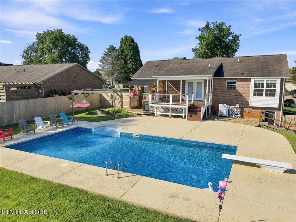 Photo of 306 Woodsboro Lane, Maryville, TN 37804 (MLS # 1354628)