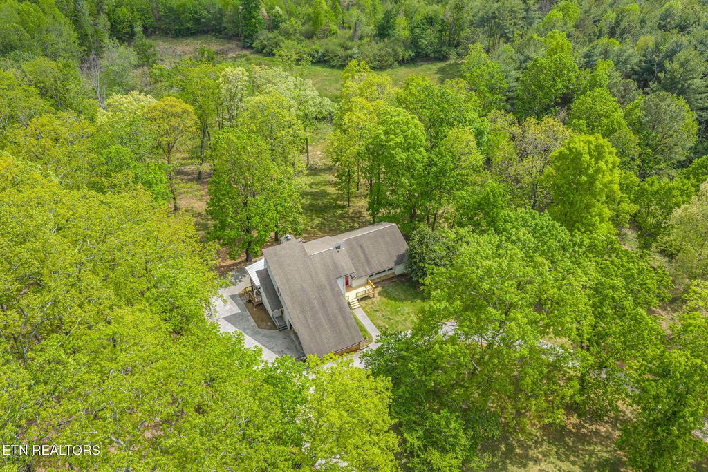 Photo of 200 Briarcliff Rd, Sweetwater, TN 37874 (MLS # 1337077)