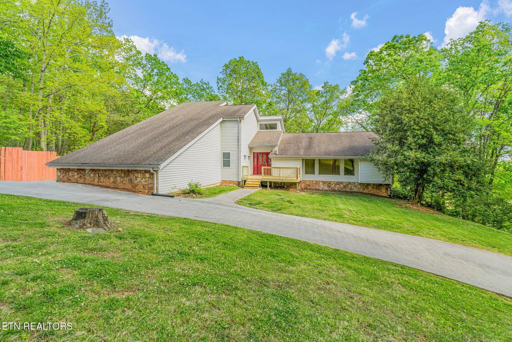 Photo of 200 Briarcliff Rd, Sweetwater, TN 37874 (MLS # 1337077)