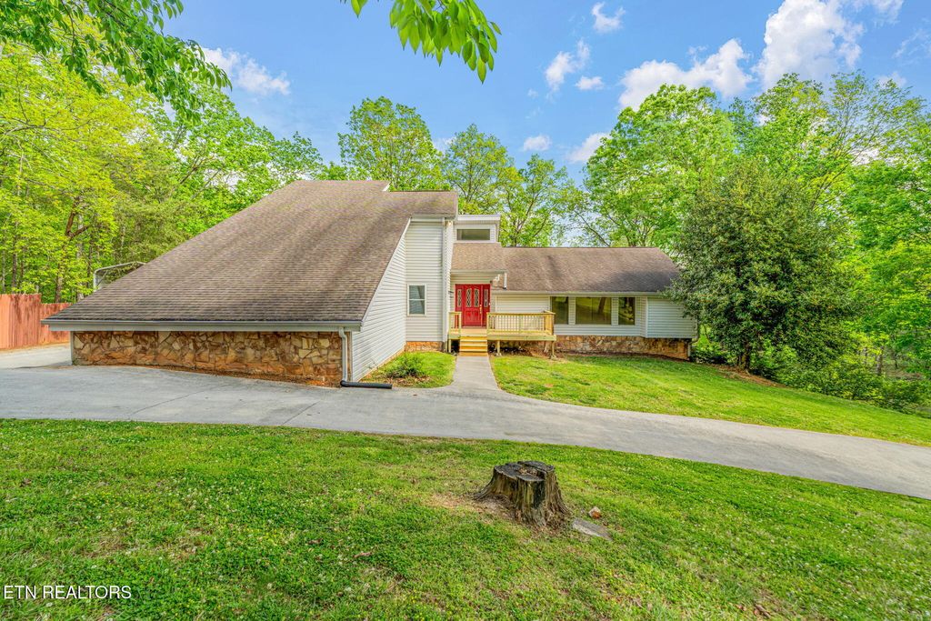 Photo of 200 Briarcliff Rd, Sweetwater, TN 37874 (MLS # 1337077)
