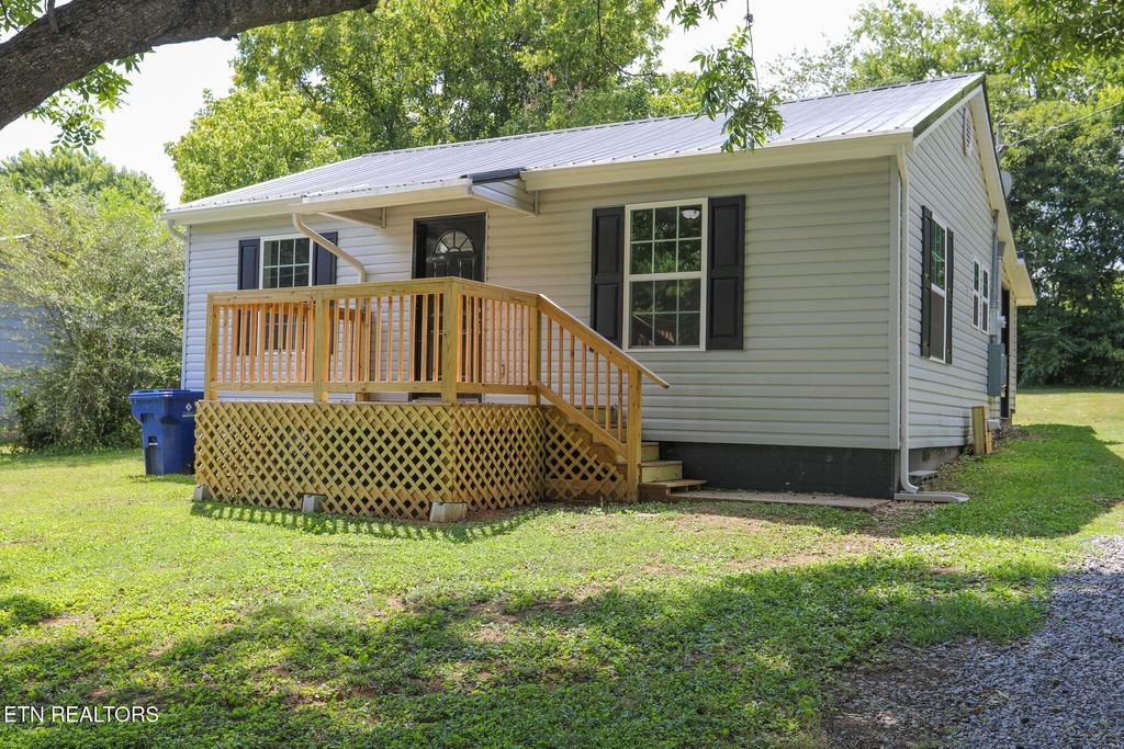 Photo of 114 Greenwood Circle, Madisonville, TN 37354 (MLS # 1316242)