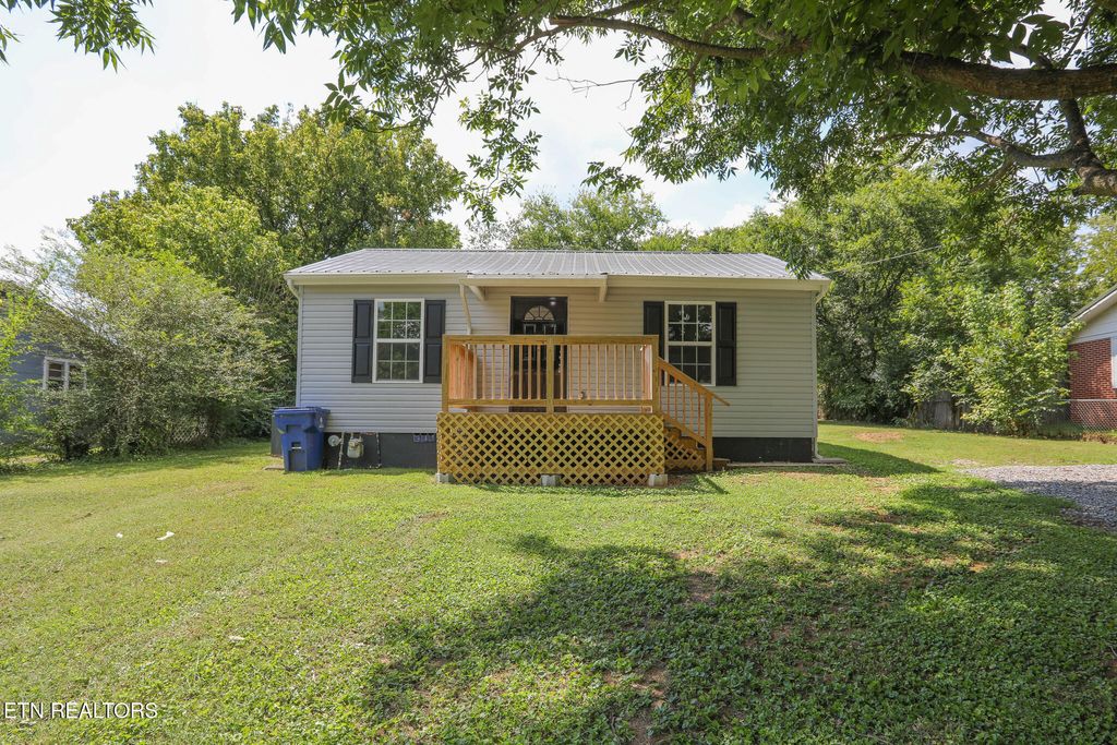 Photo of 114 Greenwood Circle, Madisonville, TN 37354 (MLS # 1316242)