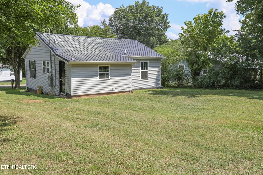 Photo of 114 Greenwood Circle, Madisonville, TN 37354 (MLS # 1316242)