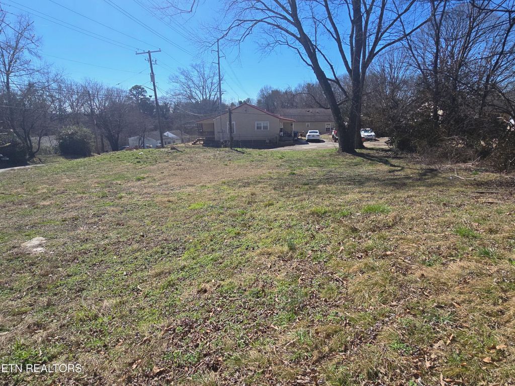 Photo of 2907 Brooks Ave, Knoxville, TN 37914 (MLS # 1330844)