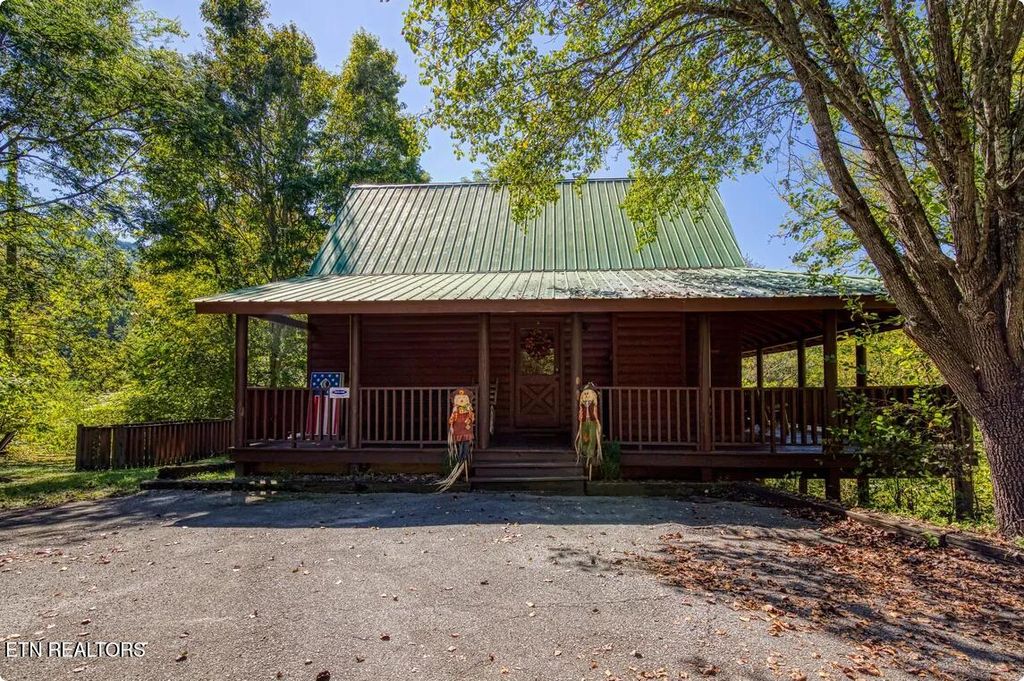 Photo of 1815 Maranohe Way Way, Sevierville, TN 37862 (MLS # 1323124)