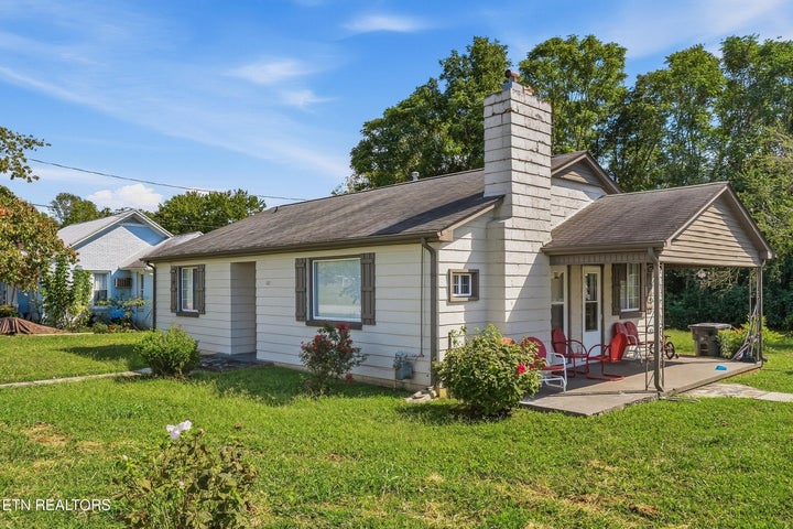 Photo 1 of 27 — 121 Walker St, Sparta, TN 38583