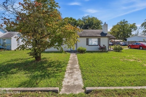 Tiny photo for 121 Walker St, Sparta, TN 38583 (MLS # 1355402)