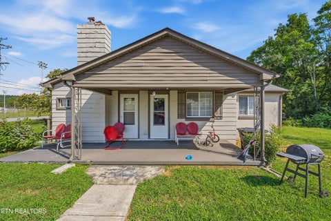 Tiny photo for 121 Walker St, Sparta, TN 38583 (MLS # 1355402)