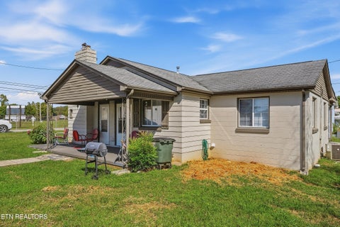 Tiny photo for 121 Walker St, Sparta, TN 38583 (MLS # 1355402)